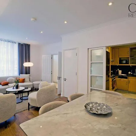 Charming Mews House In The Heart Of South Kensington London