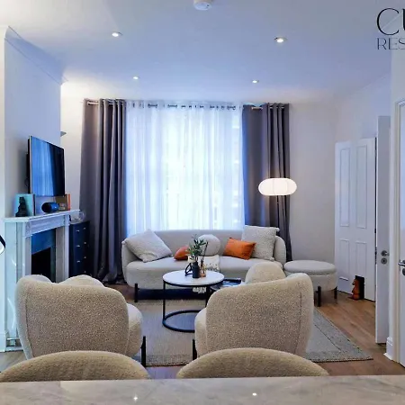 Charming Mews House In The Heart Of South Kensington London