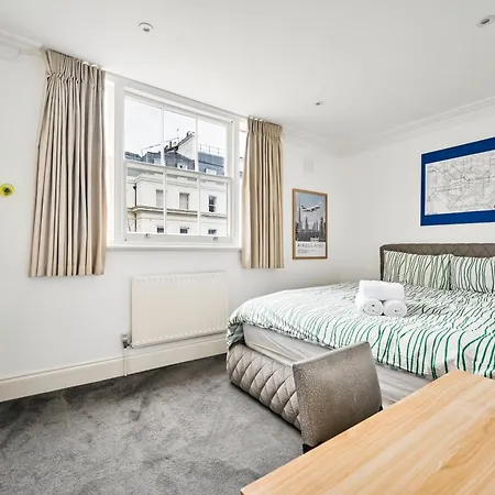 Beautifully Furnished Flat Near Hyde Park Apartment