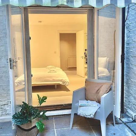 Sophisticated 2 Bed Apartment, Hyde Park