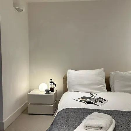 Sophisticated 2 Bed Apartment, Hyde Park