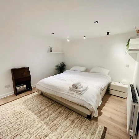 Sophisticated 2 Bed Apartment, Hyde Park London