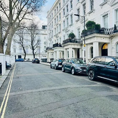 Sophisticated 2 Bed Apartment, Hyde Park *