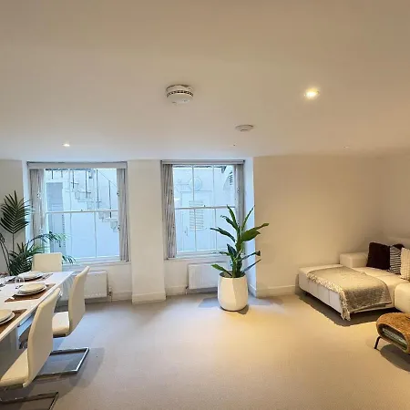 Sophisticated 2 Bed Apartment, Hyde Park Apartment *