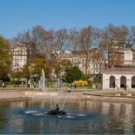 Sophisticated 2 Bed Apartment, Hyde Park London