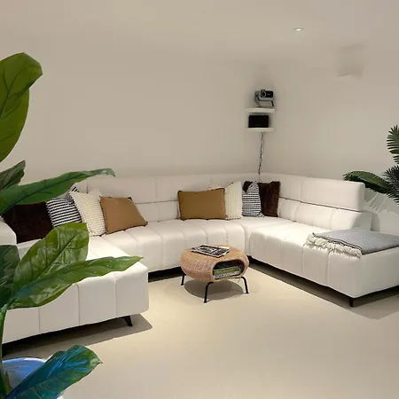 Sophisticated 2 Bed Apartment, Hyde Park Apartment *