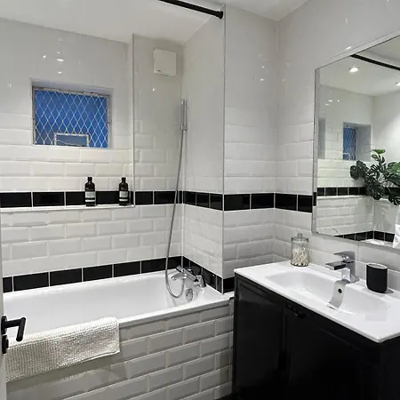 Sophisticated 2 Bed Apartment, Hyde Park * London