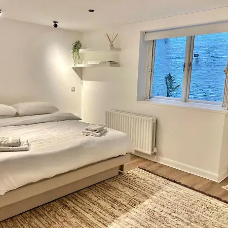 Sophisticated 2 Bed Apartment, Hyde Park