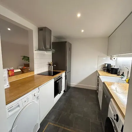 Sophisticated 2 Bed Apartment, Hyde Park Apartment *