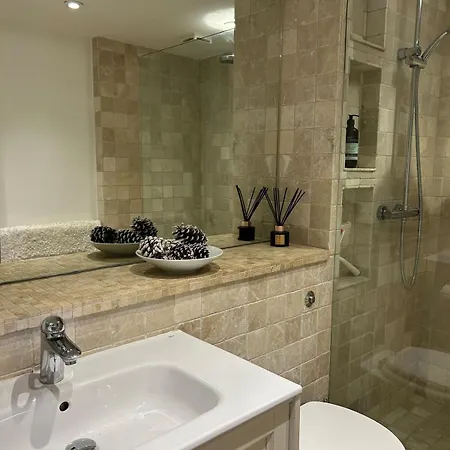 Sophisticated 2 Bed Apartment, Hyde Park *