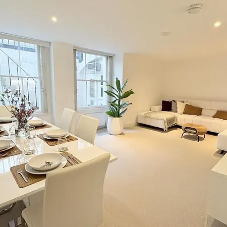 Sophisticated 2 Bed Apartment, Hyde Park London