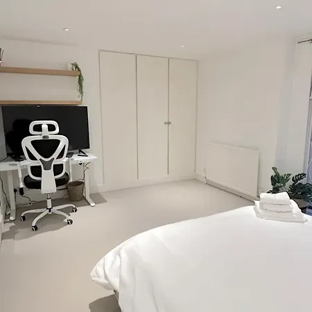 Sophisticated 2 Bed Apartment, Hyde Park * London