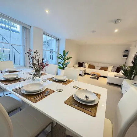 Sophisticated 2 Bed Apartment, Hyde Park Apartment *
