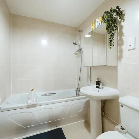 Cosy 2 Bdr Flat 5 Min To Excel Free Car Parking * London