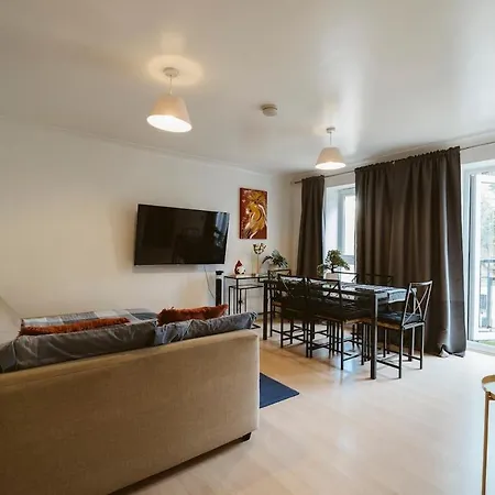 Cosy 2 Bdr Flat 5 Min To Excel Free Car Parking Apartment London