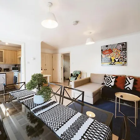 Cosy 2 Bdr Flat 5 Min To Excel Free Car Parking Apartment London