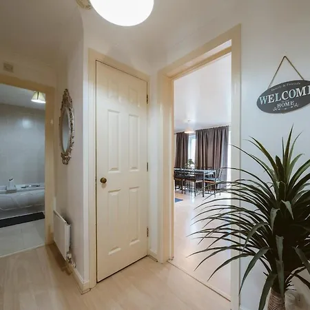 Cosy 2 Bdr Flat 5 Min To Excel Free Car Parking Apartment