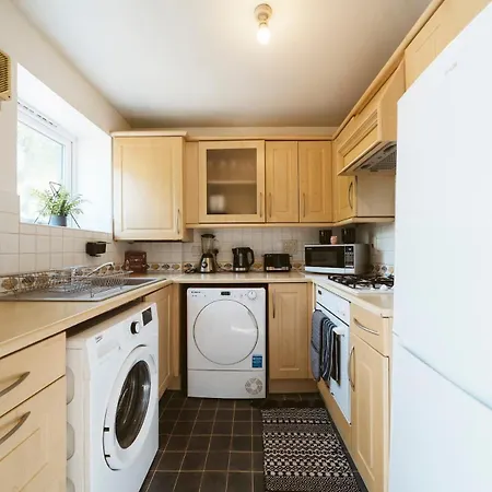 Cosy 2 Bdr Flat 5 Min To Excel Free Car Parking *