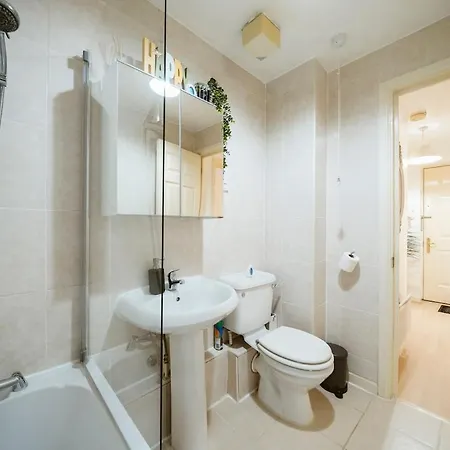 Cosy 2 Bdr Flat 5 Min To Excel Free Car Parking * London