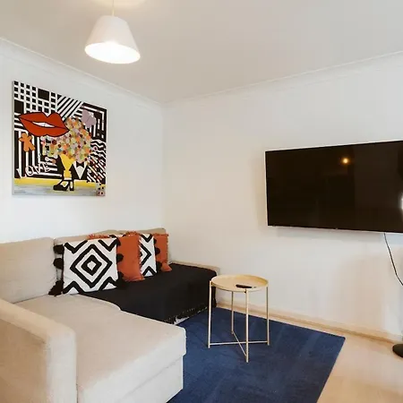 Cosy 2 Bdr Flat 5 Min To Excel Free Car Parking Apartment