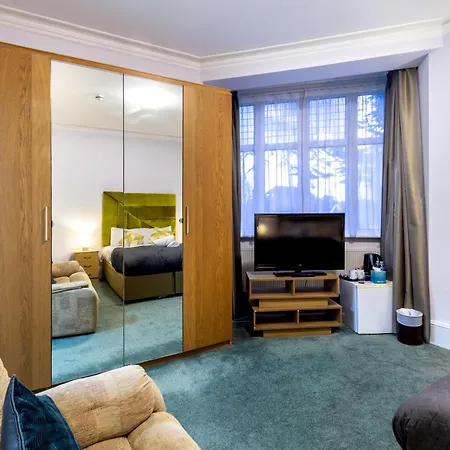 Gatwick Hotel *