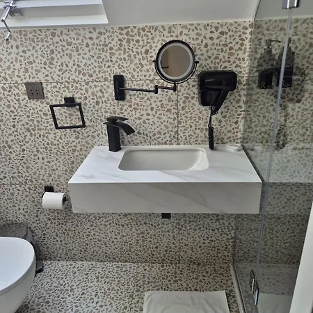Rosemay Near London Heathrow Airport Hotel