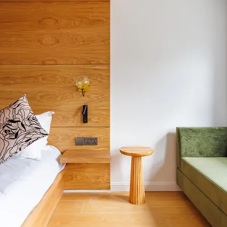 Rosemay Near London Heathrow Airport