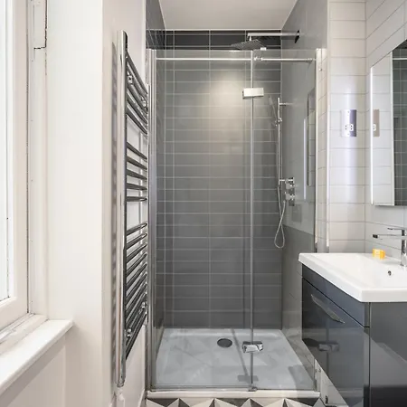 Beaufort Gardens Apartment *
