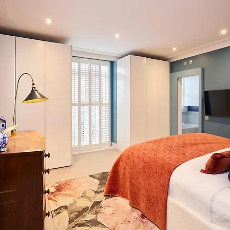 The Chelsea Gem - Charming 1bdr With Balcony Apartment