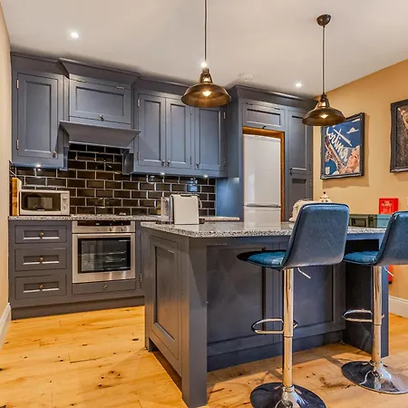 Stylish With Patio In Clapham, 14 Min Tube *