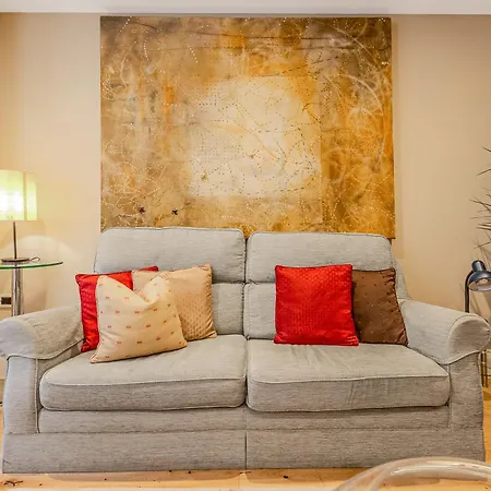 Stylish With Patio In Clapham, 14 Min Tube * 伦敦