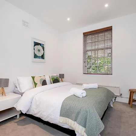 Notting Hill Large 3 Bed Apartment
