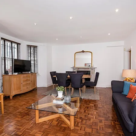 Notting Hill Large 3 Bed Apartment London