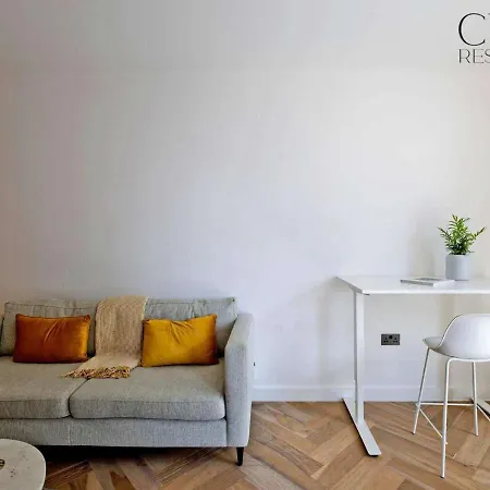 Elegant Kensington With Private Balcony London