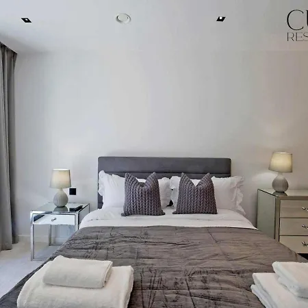 Elegant Kensington With Private Balcony Apartment London