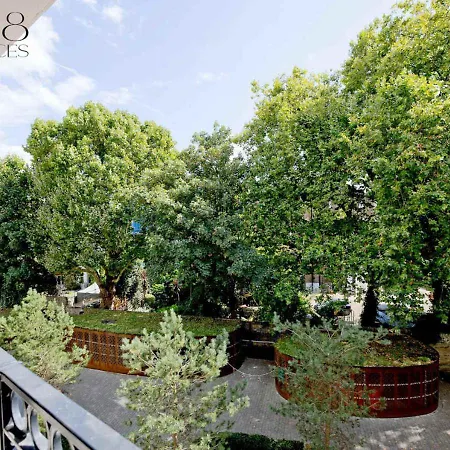 Elegant Kensington With Private Balcony