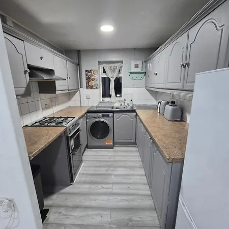 Sw20 Serviced Apartment *