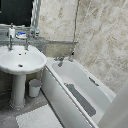 Sw20 Serviced Apartment