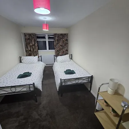 Apartment Sw20 Serviced