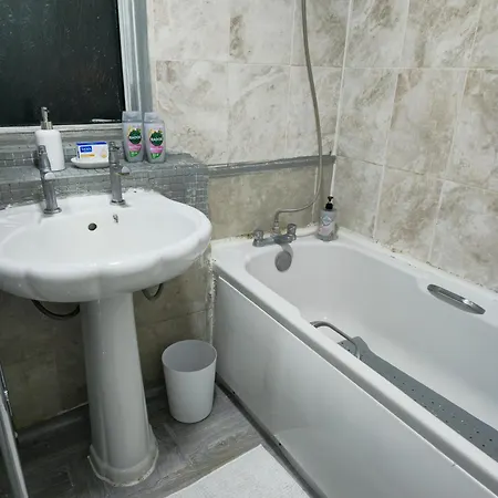 Sw20 Serviced Apartment *