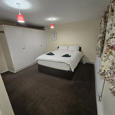 Sw20 Serviced Apartment Raynes Park