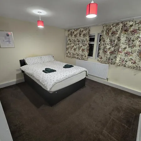 Apartment Sw20 Serviced