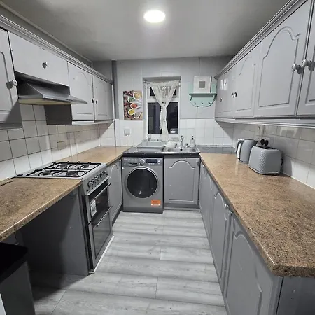 Sw20 Serviced Apartment *