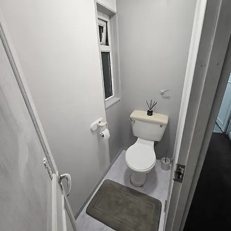 Sw20 Serviced Apartment