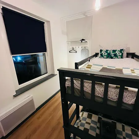 Kilburn Guest 167