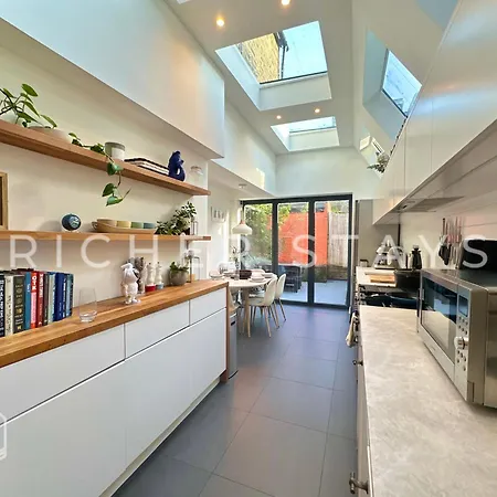 Apartment Luxury 2-bedroom Apt, Corporates And Families London