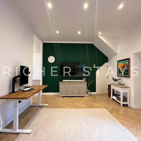 Luxury 2-bedroom Apt, Corporates And Families Apartment *