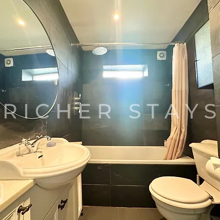 Luxury 2-bedroom Apt, Corporates And Families Apartment London