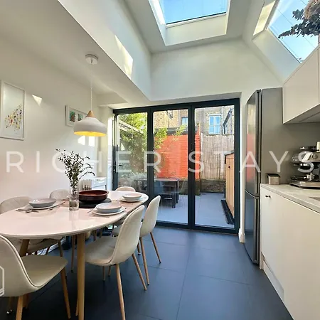 Luxury 2-bedroom Apt, Corporates And Families Apartment London