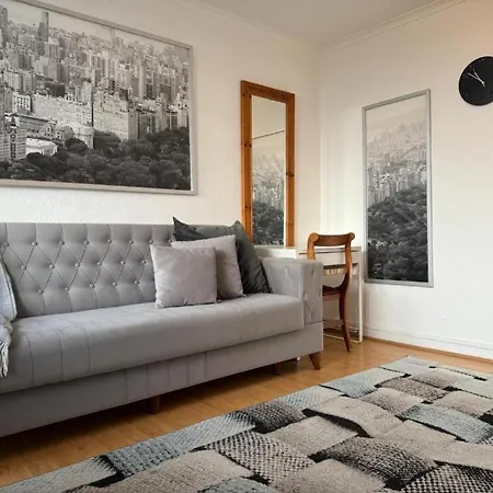 Comfortable Family Near * London